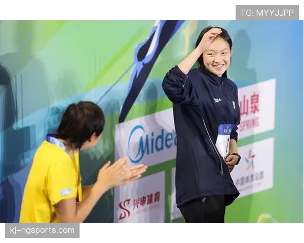 李冰洁比赛后秒变学霸，训练场上秒杀青春偶像？