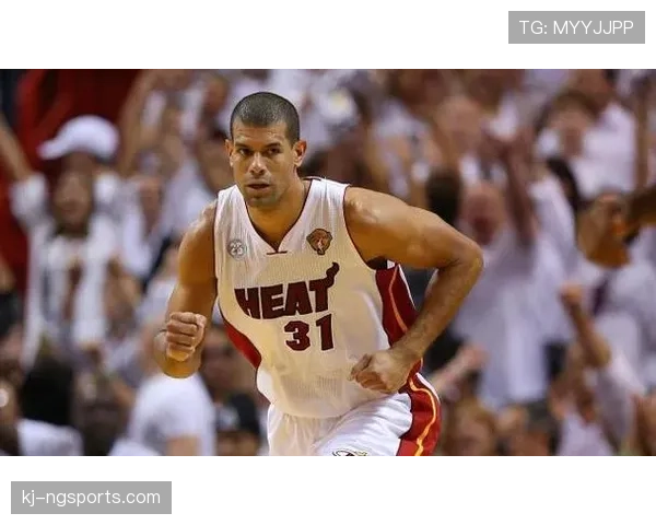 巴蒂尔无球牵制改变对手防守布局