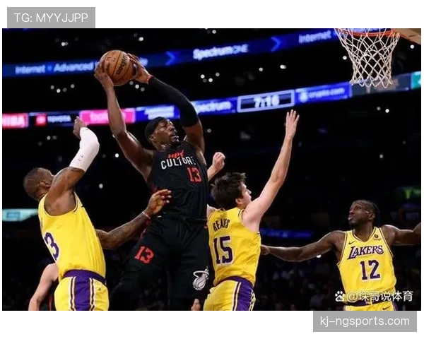 在篮球比赛中阻挡犯规如何判定？新手常见误区解析